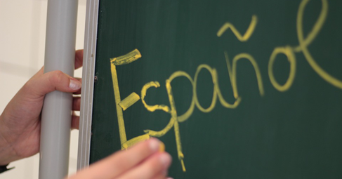 Top 10 Easy Spanish Phrases for Striking Up a Conversation